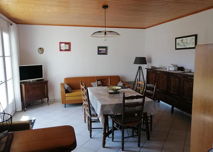 Holiday home Maison De La Douce Sainte-Marie-de-Re